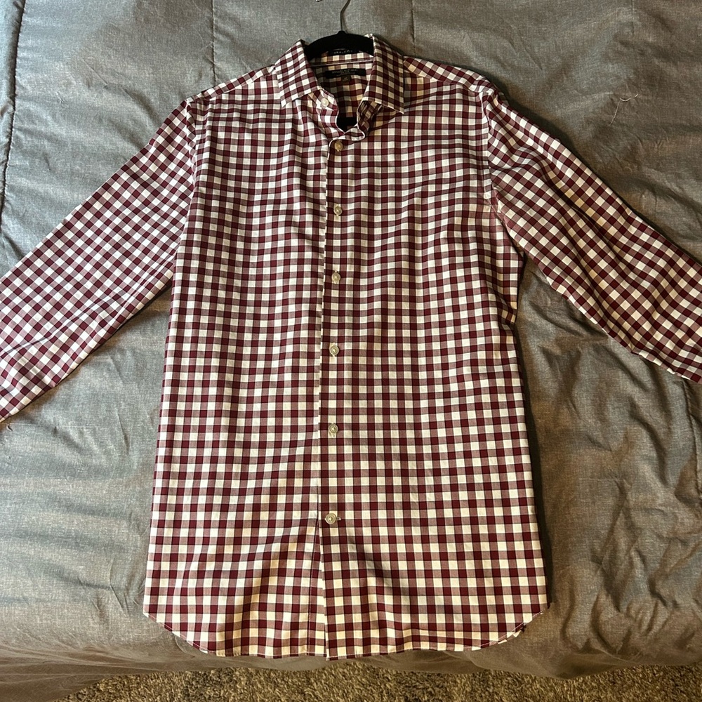 Banana Republic Red and White Casual Button Down Shirt / Mens Medium